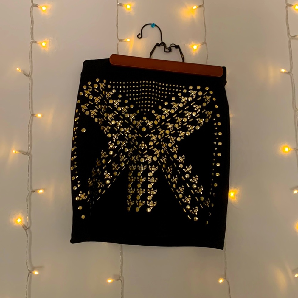 Black with gold things on it in a lovely pattern